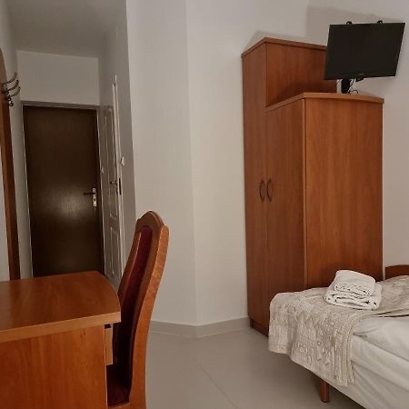 Hotel Jola Września Екстериор снимка