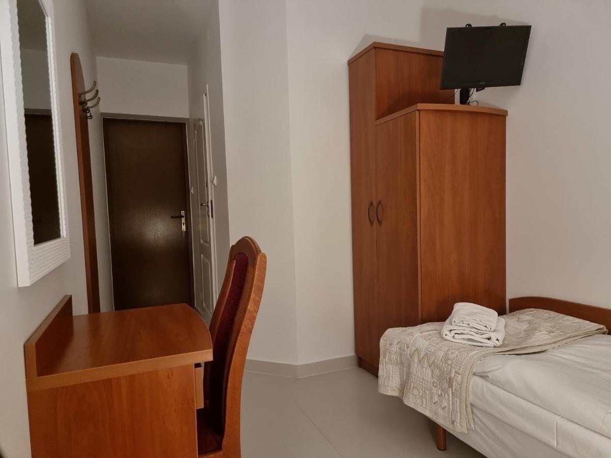 Hotel Jola Września Екстериор снимка