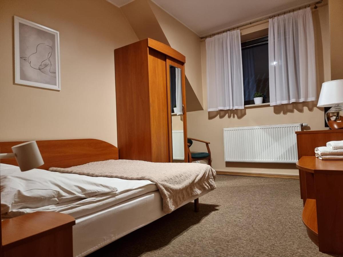 Hotel Jola Września Екстериор снимка