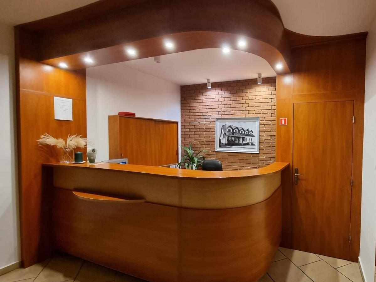 Hotel Jola Września Екстериор снимка