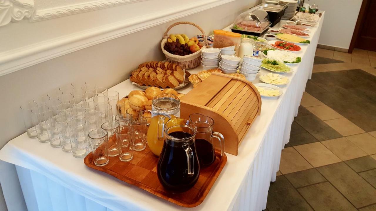 Hotel Jola Września Екстериор снимка